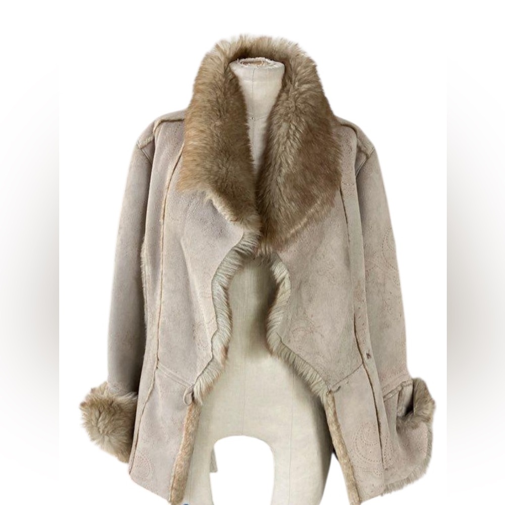 Women’s faux fur lux winter coat jacket size medium Tan shimmer metallic design